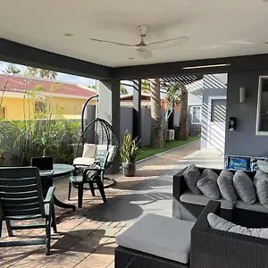 Brown's 1 Bedroom Apartamento